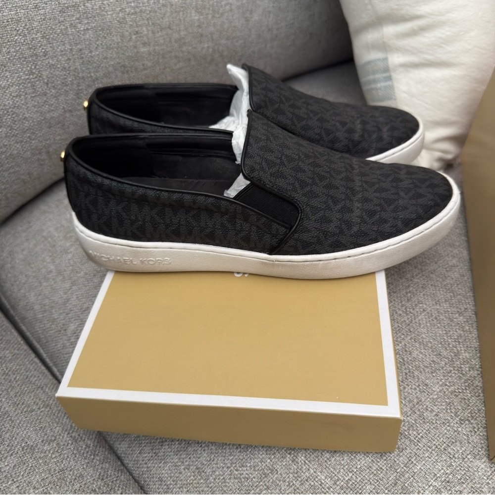 New Michael Kors Keaton slip on sneakers MK logo Size 9.5